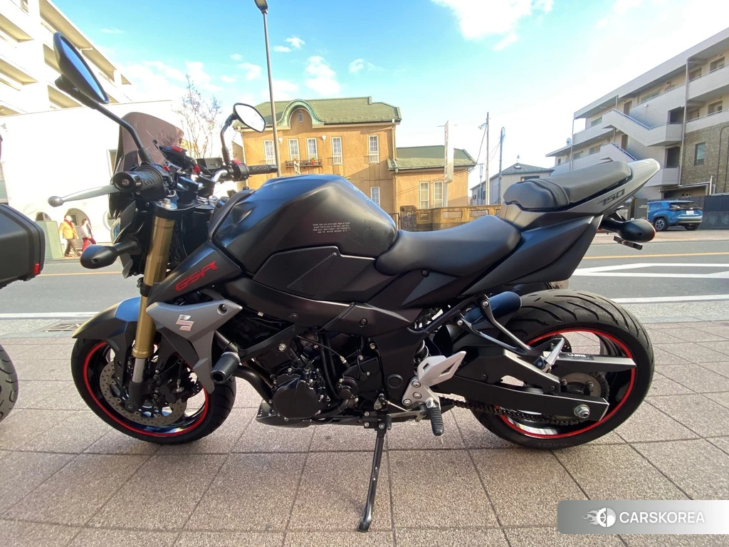 Проданный Suzuki GSR750 ABS 2013 из Японии, фото 2