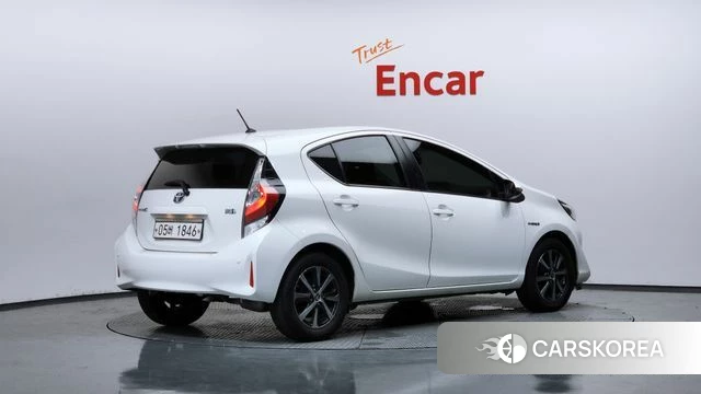 Toyota Prius C id 4557969 из Кореи 12