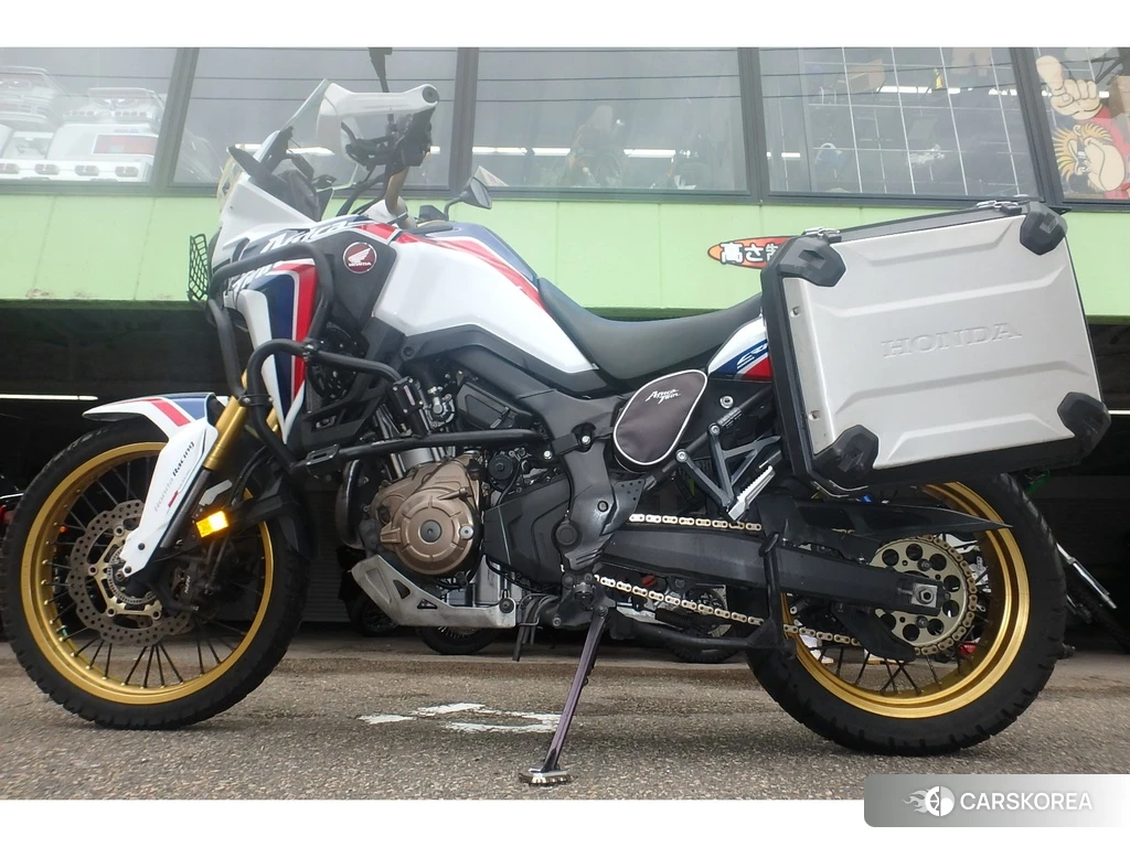 Проданный Honda CRF1000L AFRICA TWIN 2017 из Японии