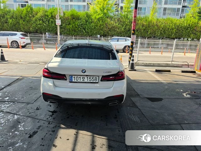 BMW 5 Series (G30) 2023 Белый из Кореи, фото 2