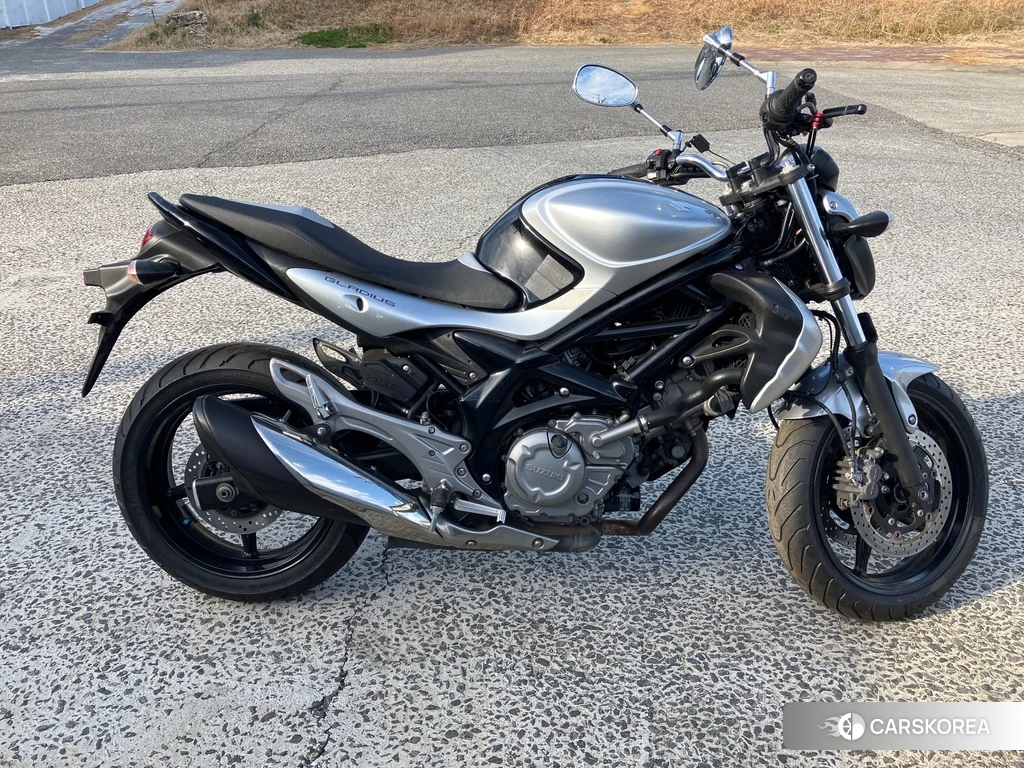 Проданный Suzuki GLADIUS 400 ABS 2011 из Японии, фото 2