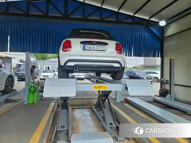 Mini Cooper Convertible 2024 Белый из Кореи, фото 2