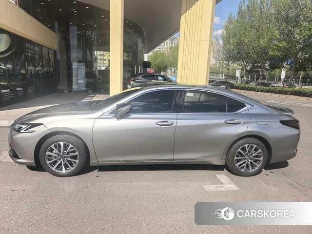 Lexus ES 2025 Серебристо-серый из Китая, фото 3
