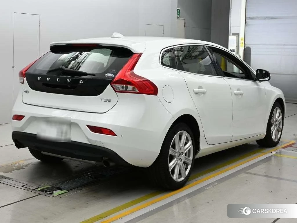 Volvo V40 2018 из Японии, фото 2
