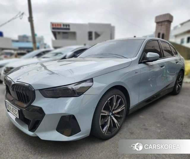 BMW 5 Series (G60) 2024 Серый из Кореи, фото 2