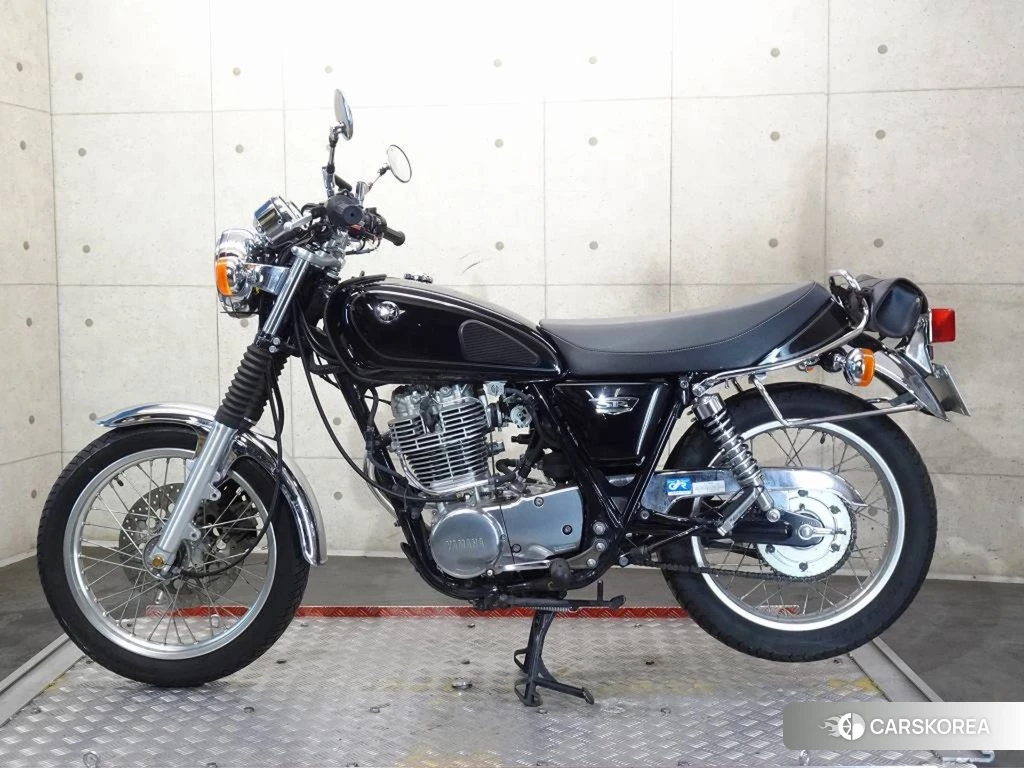 Проданный Yamaha SR 400 2017 из Японии