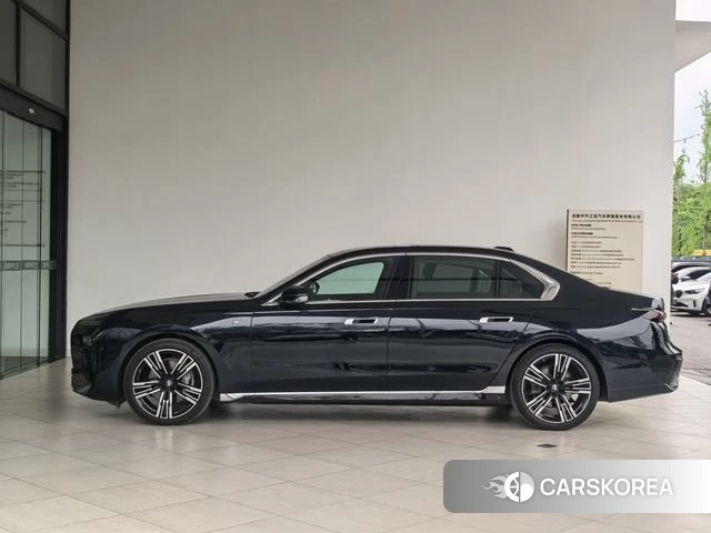 BMW 7 series 2024 Черный из Китая, фото 3