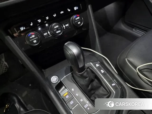 Volkswagen Tiguan second Generation 2020 Белый из Кореи, фото 2