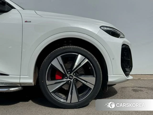 Audi Q5L id 4205717 из Китая 12