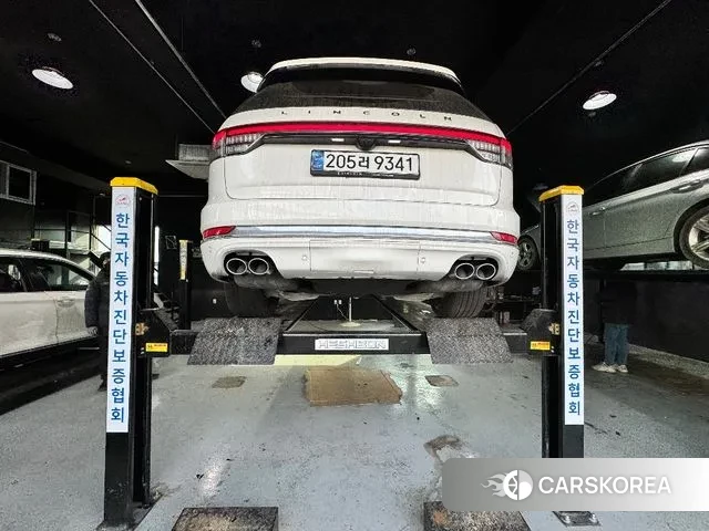 Lincoln Aviator 2nd generation 2024 Белый из Кореи, фото 2