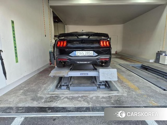 Ford Mustang 7th Generation 2024 Черный из Кореи, фото 2