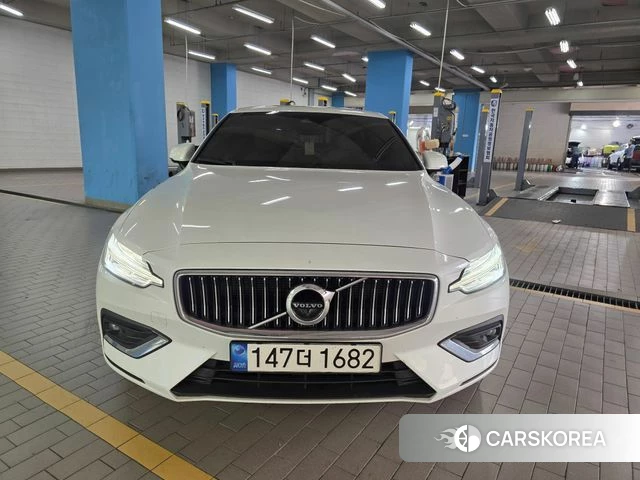 Volvo S60 3rd generation 2021 Белый из Кореи, фото 2