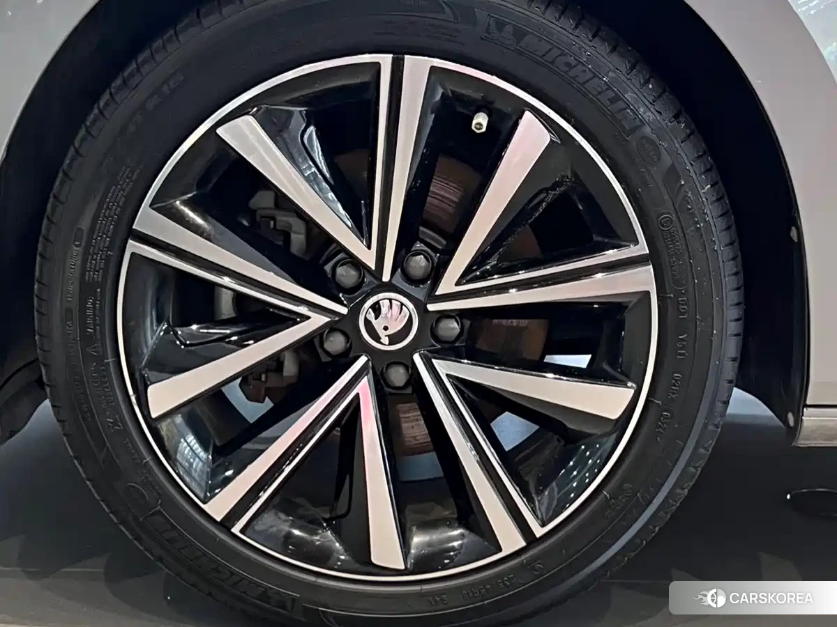 Skoda Superb id 4589322 из Китая 12