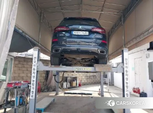 BMW X5 (G05) 2023 Черный из Кореи, фото 2