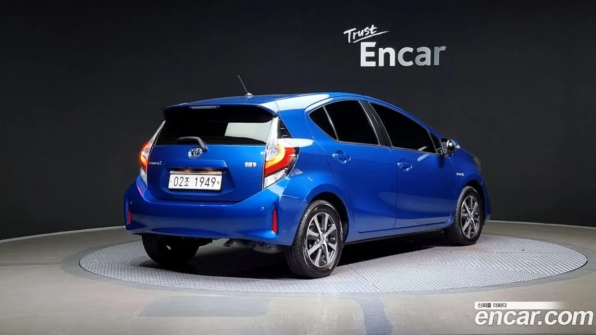 Toyota Prius C id 1911114 из Кореи 12