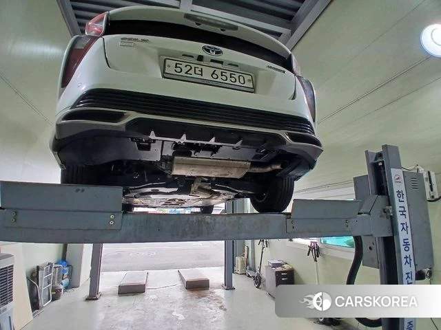 Toyota Prius 4th Generation 2018 Белый из Кореи, фото 2