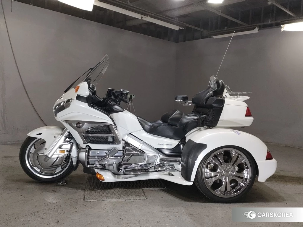 Проданный Honda GL1800 TRIKE 2011 из Японии