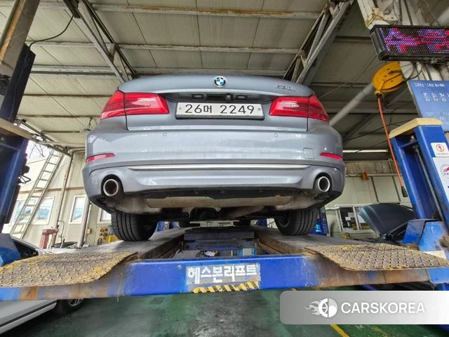 BMW 5 Series (G30) 2018 Серый из Кореи, фото 2