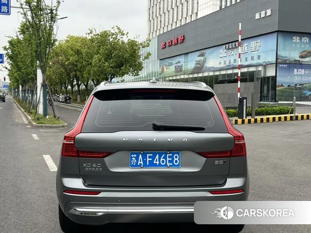 Volvo XC60 2021 Темно-серый из Китая, фото 3