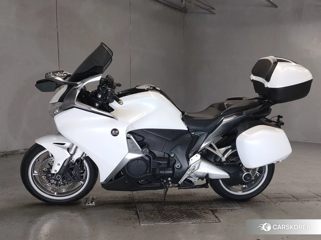 Проданный Honda VFR1200F DCT 2010 из Японии, фото 2