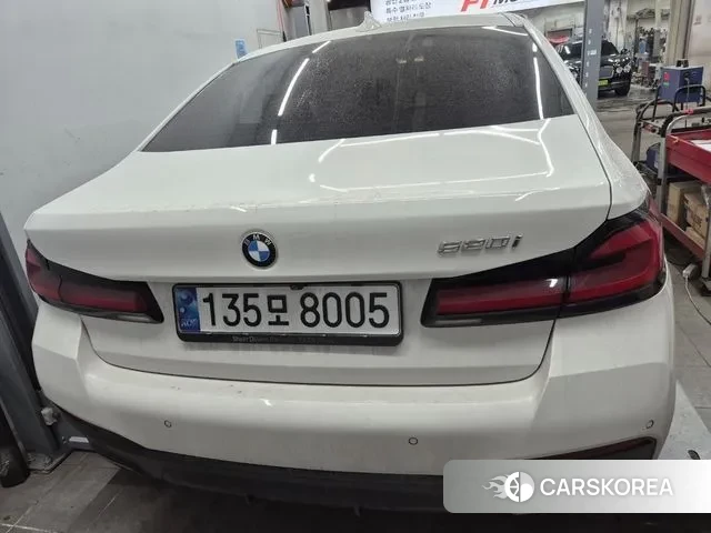 BMW 5 Series (G30) 2021 Белый из Кореи, фото 2