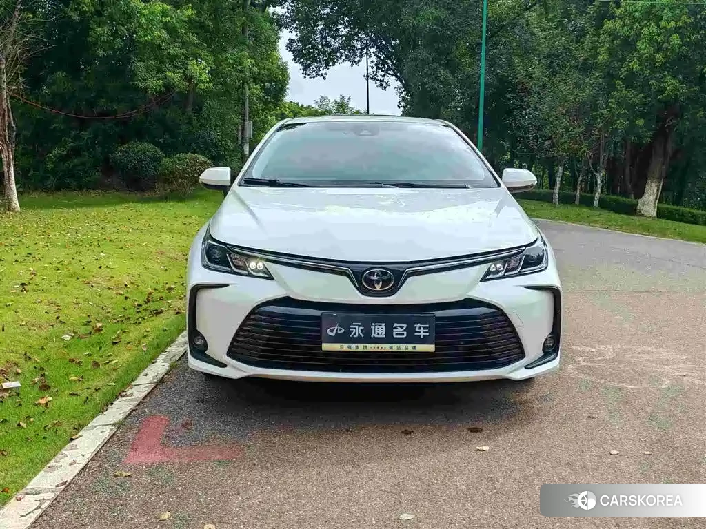 Toyota Corolla 2024 Белый из Китая, фото 3