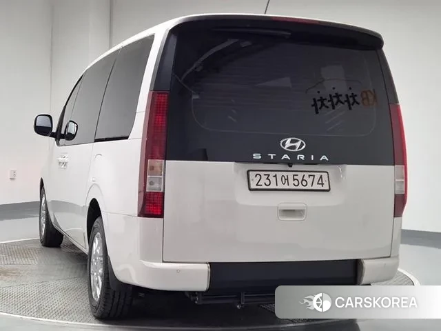 Hyundai Staria 2022 Белый из Кореи, фото 2