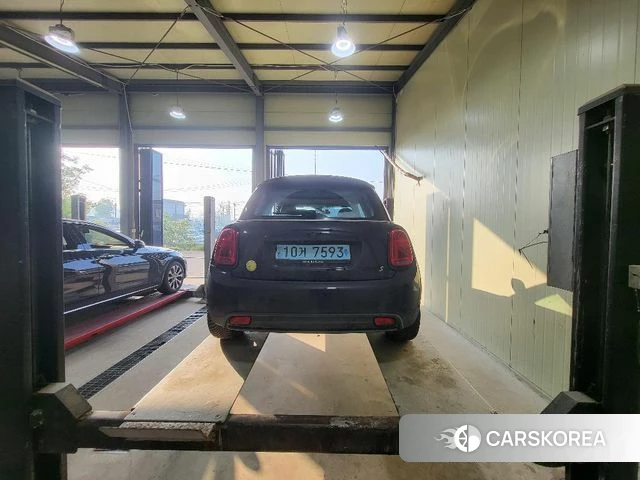 Mini Cooper Electric 2022 Черный из Кореи, фото 2