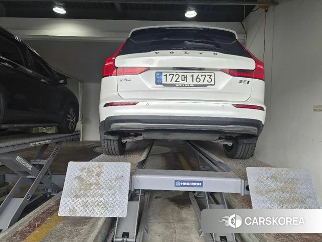 Volvo V60 Cross-Country 2nd Generation 2023 Белый из Кореи, фото 2