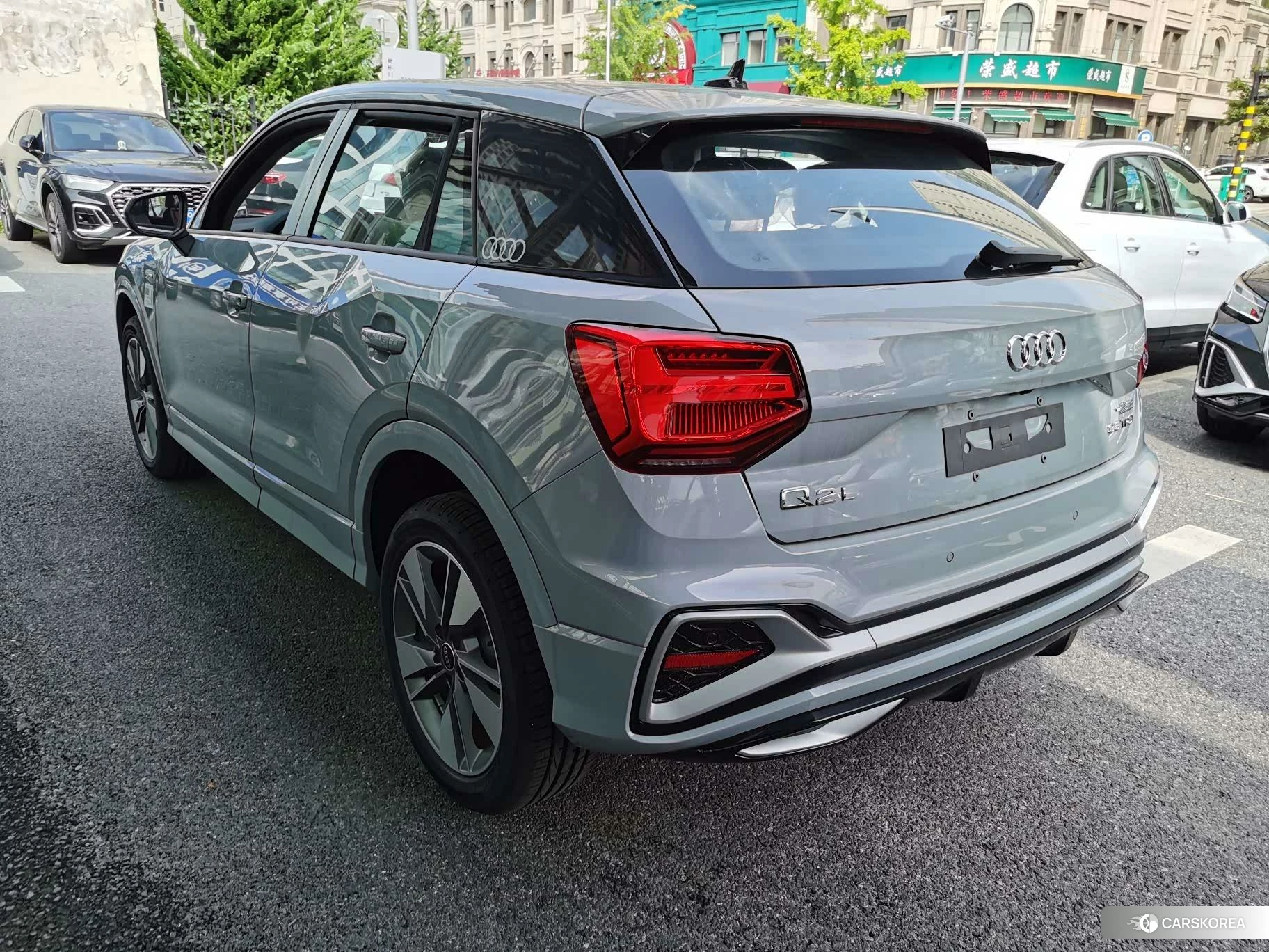 Audi Q2L 2025 Серебристо-серый из Китая, фото 2