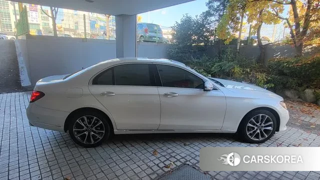 Mercedes-Benz E-Class W213 2018 Жемчужный цвет из Кореи, фото 2