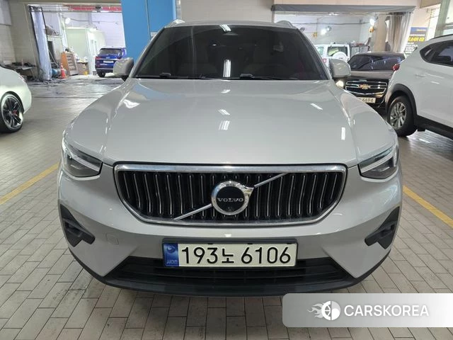 Volvo XC40 2024 Серебристо-серый из Кореи, фото 2