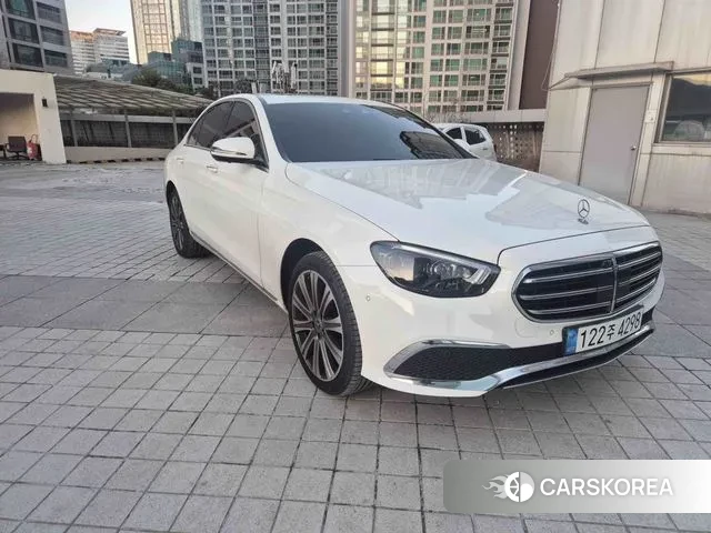 Mercedes-Benz E-Class W213 2022 Белый из Кореи, фото 2