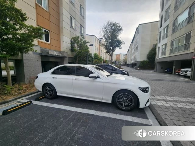 Mercedes-Benz E-Class W213 2022 Белый из Кореи, фото 2