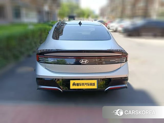 Hyundai Sonata 2024 Серебристо-серый из Китая, фото 2