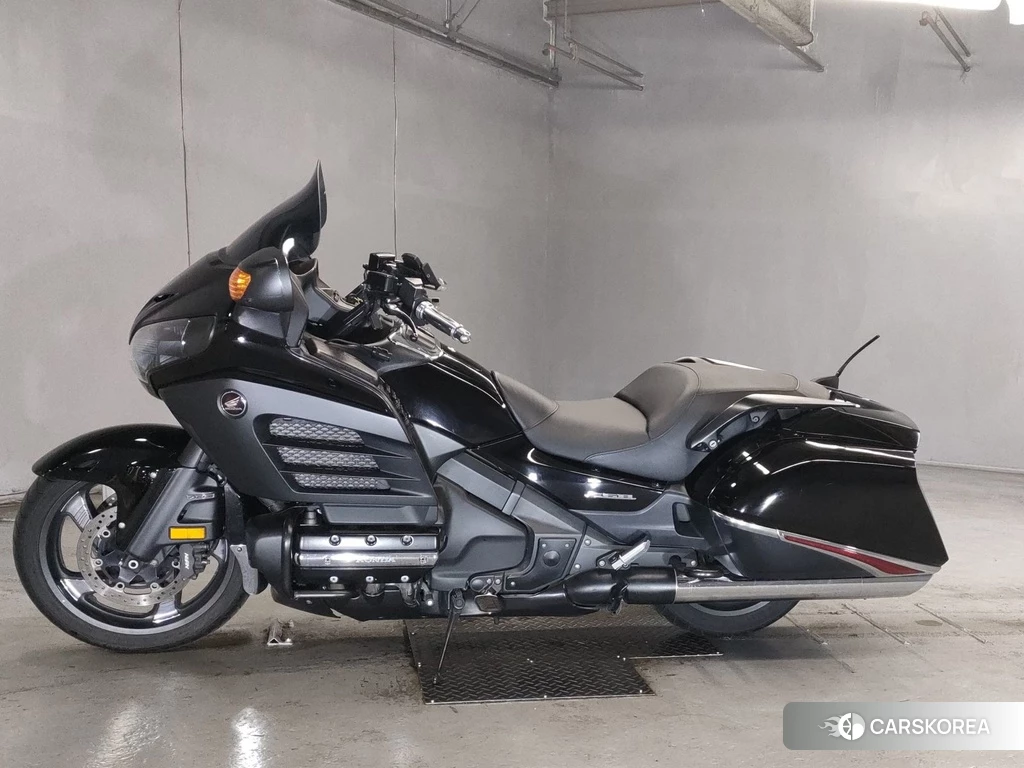 Проданный Honda GL1800 F6B 2013 из Японии