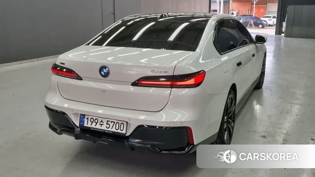 BMW 7 Series (G70) id 3507782 из Кореи 10