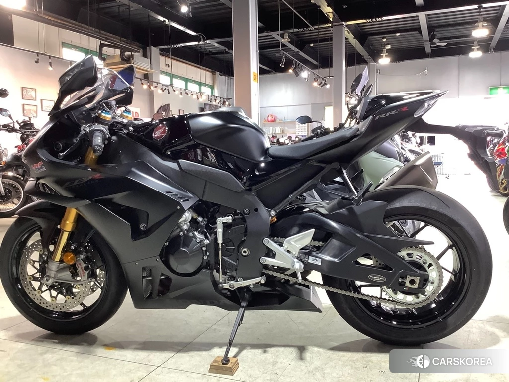 Проданный Honda CBR1000RR-R FIREBLADE SP 2024 из Японии, фото 2