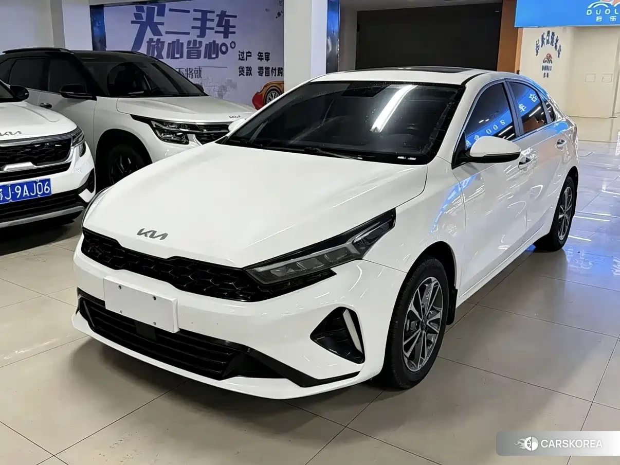 Kia K3 2023 Белый из Китая, фото 2