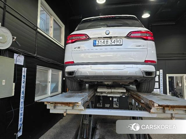 BMW X5 (G05) 2023 Белый из Кореи, фото 2