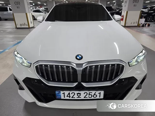 BMW 5 Series (G60) 2024 Белый из Кореи, фото 4