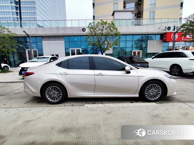 Toyota Camry 2025 Серебристо-серый из Китая, фото 2