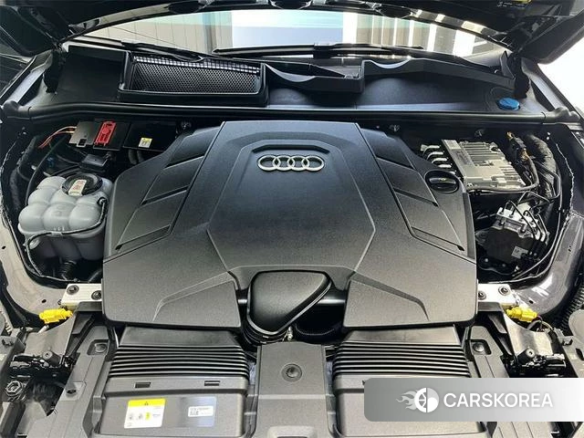 Audi Q7 2021 Черный из Китая, фото 5