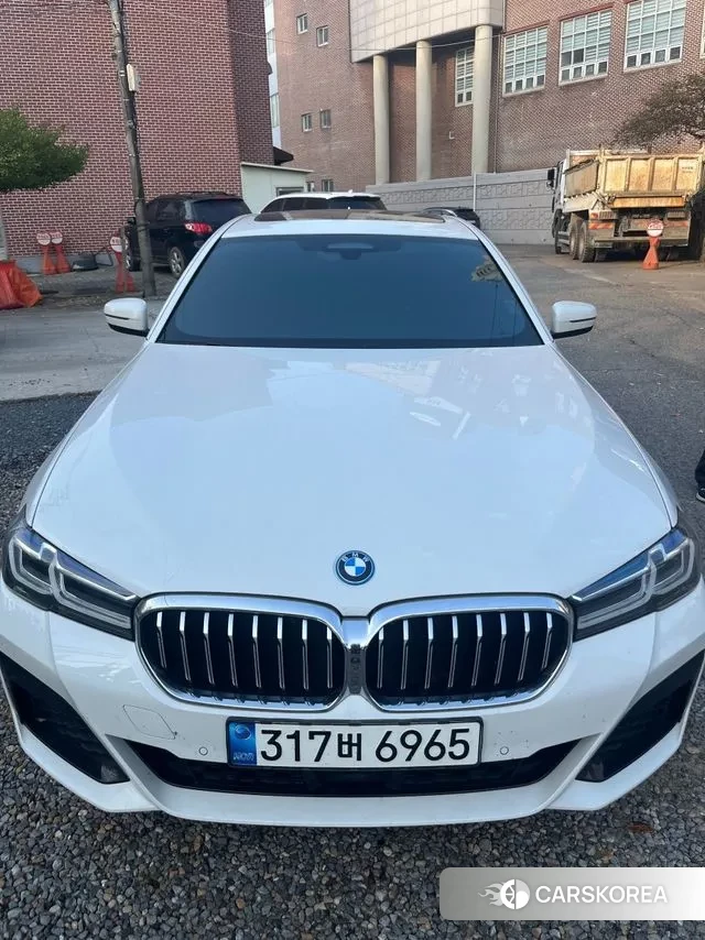 BMW 5 Series (G30) 2022 Белый из Кореи, фото 2