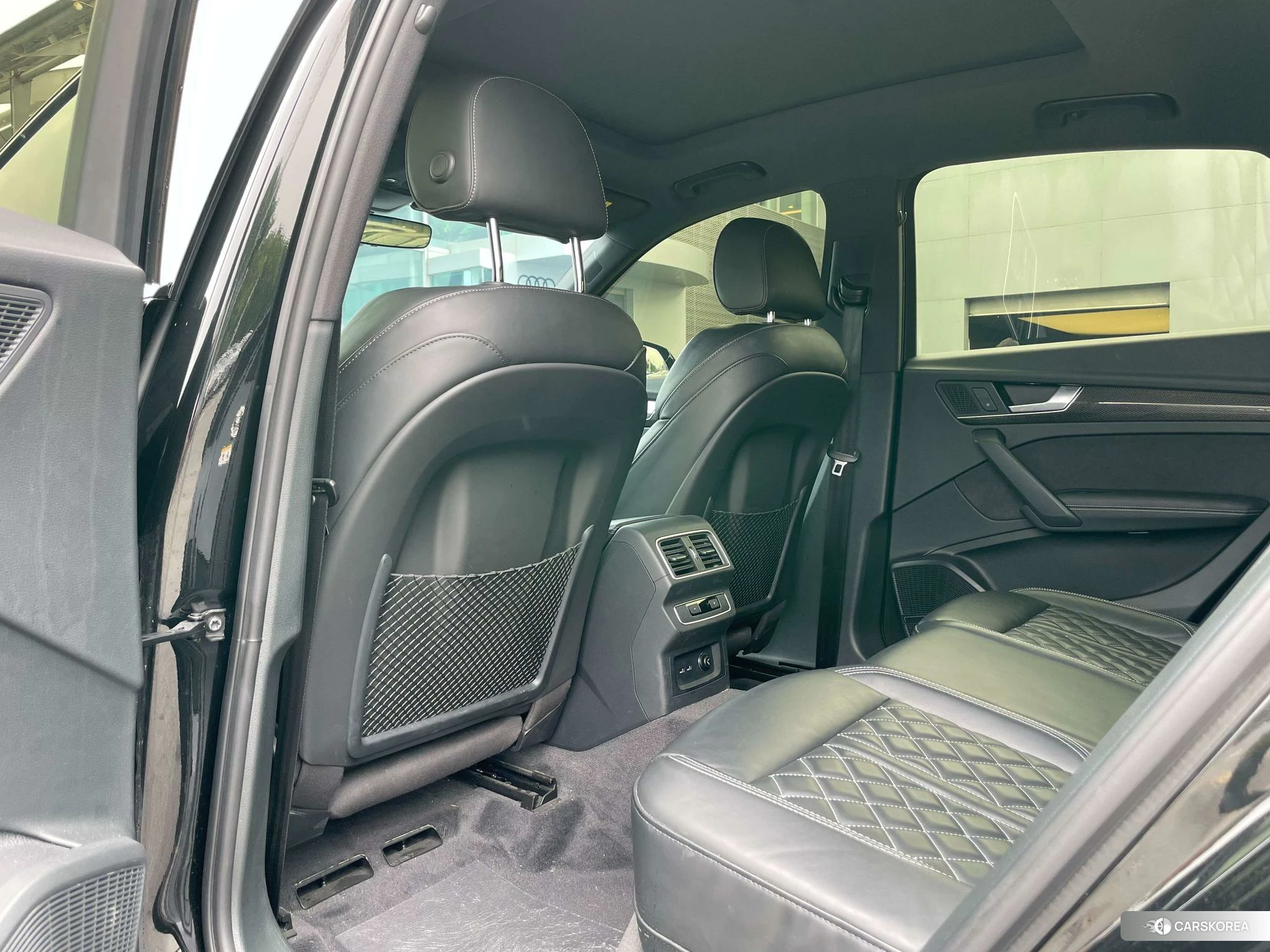 Audi Q5L Sportback 2021 Черный из Китая, фото 2