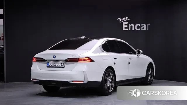 BMW 5 Series (G60) id 3700686 из Кореи 12