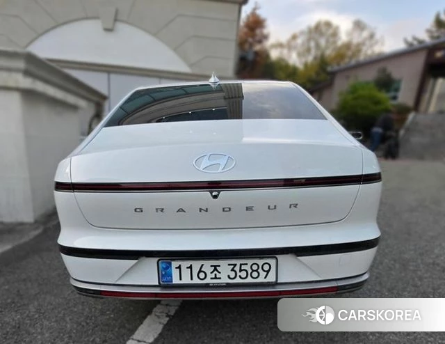 Hyundai Grandeur Hybrid (GN7) 2023 Белый из Кореи, фото 2