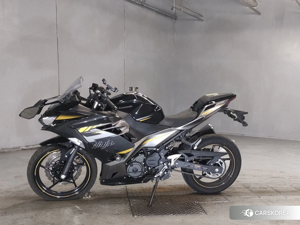 Проданный Kawasaki NINJA 400 2022 из Японии