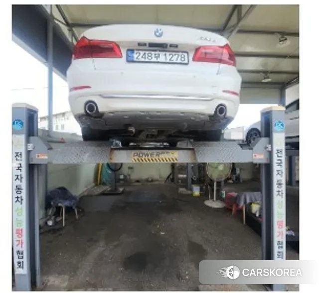 BMW 5 Series (G30) 2018 Белый из Кореи, фото 2