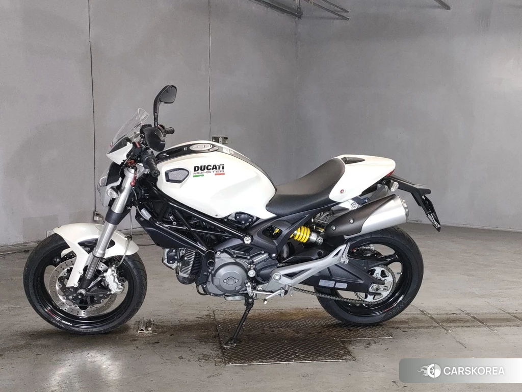 Проданный Ducati MONSTER 696 2010 из Японии